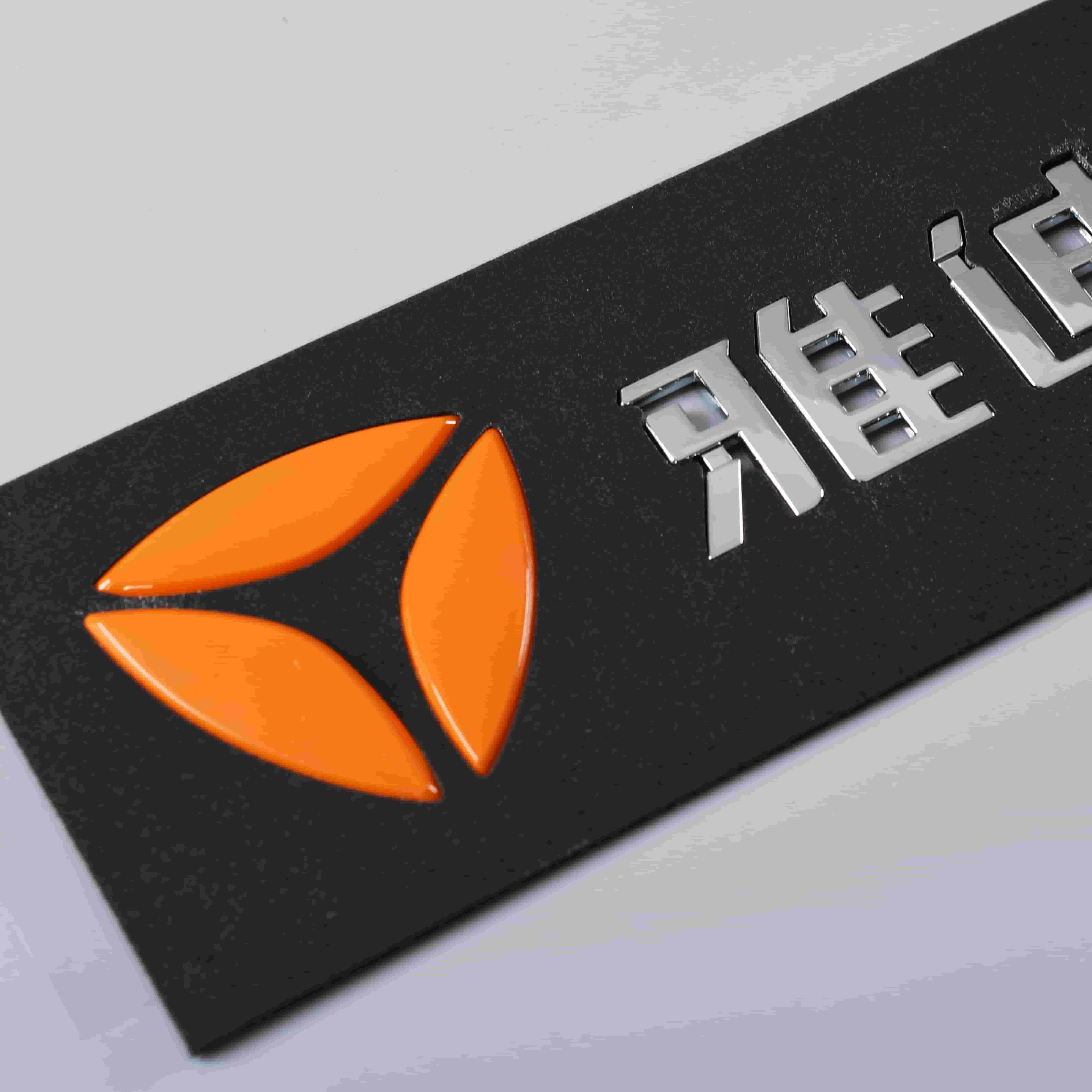 Naklejka na etykietę motocykla 3D z tworzywa sztucznego, chromowanego logo ABS