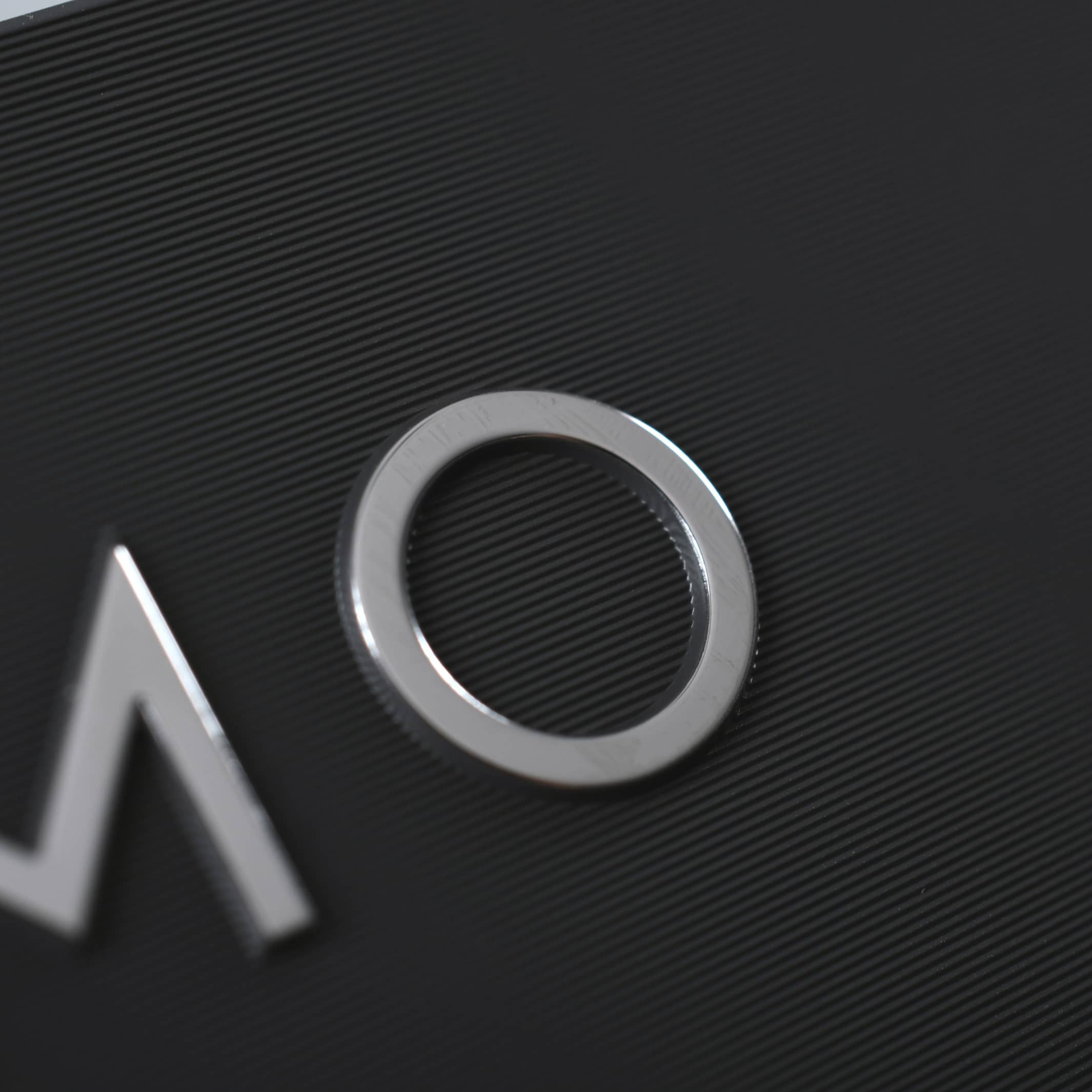 Samoprzylepne aluminiowe logo wycinane diamentami
