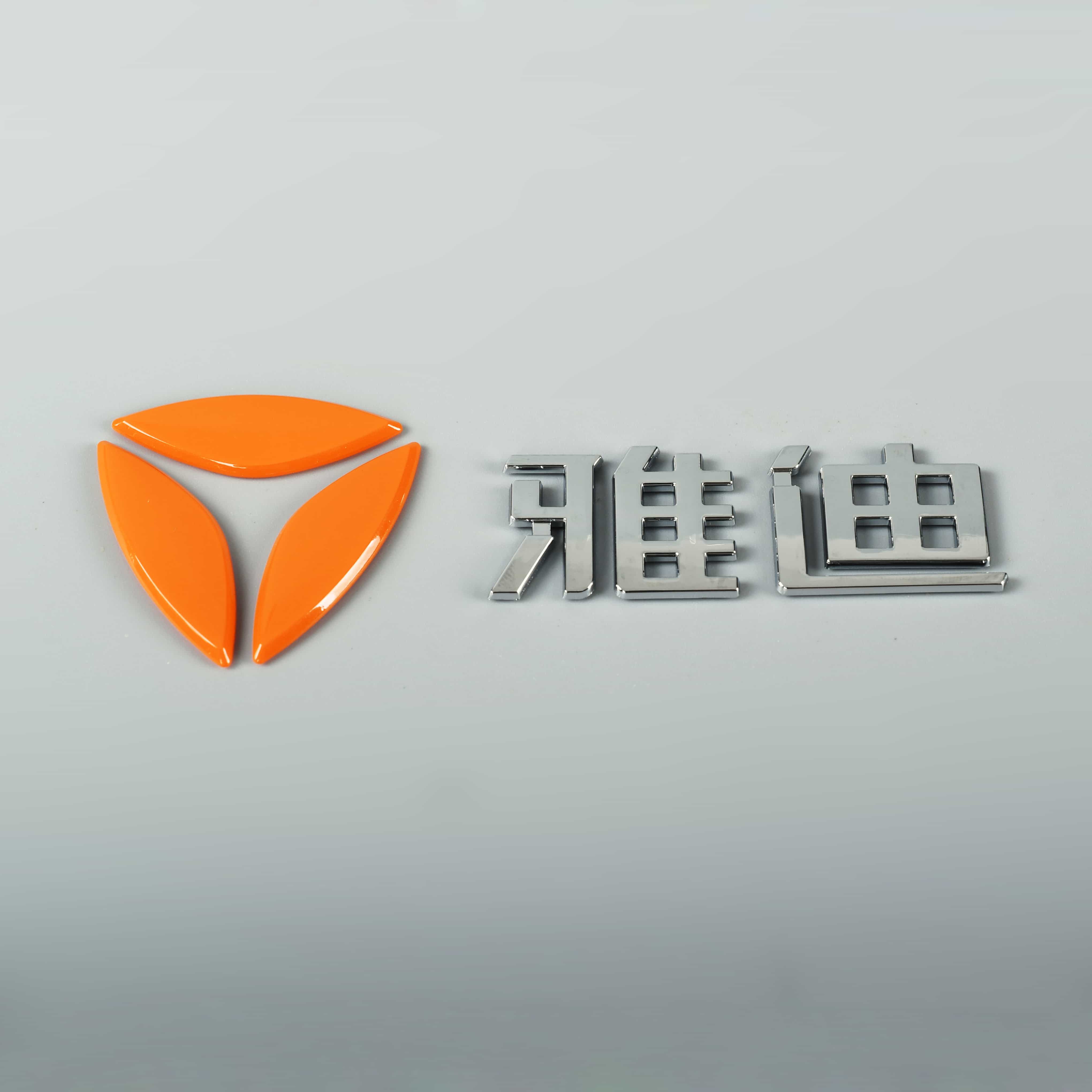 Naklejka na etykietę motocykla 3D z tworzywa sztucznego, chromowanego logo ABS
