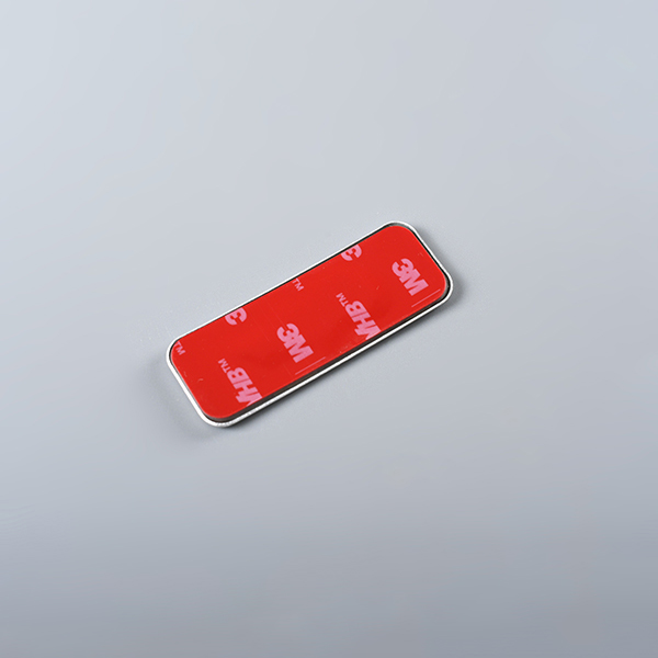 Grawerowane logo metalowe przywieszki