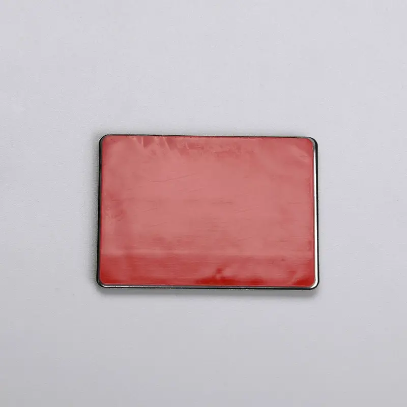 Etykieta z logo 3D metodą elektroformowania