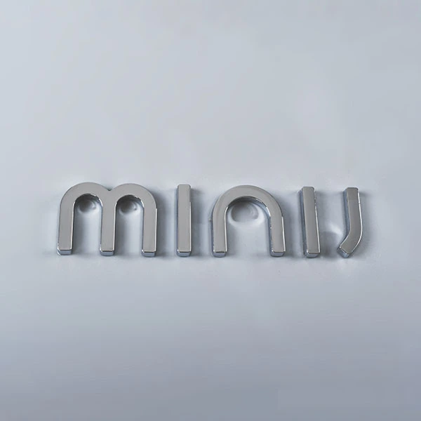 Odznaka z logo samochodu