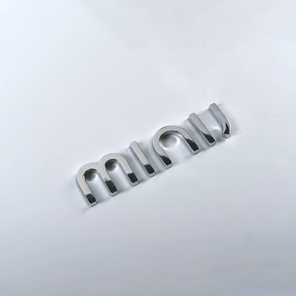 Odznaka z logo samochodu