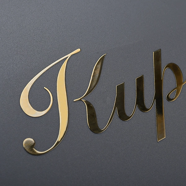 Naklejka z logo niklu