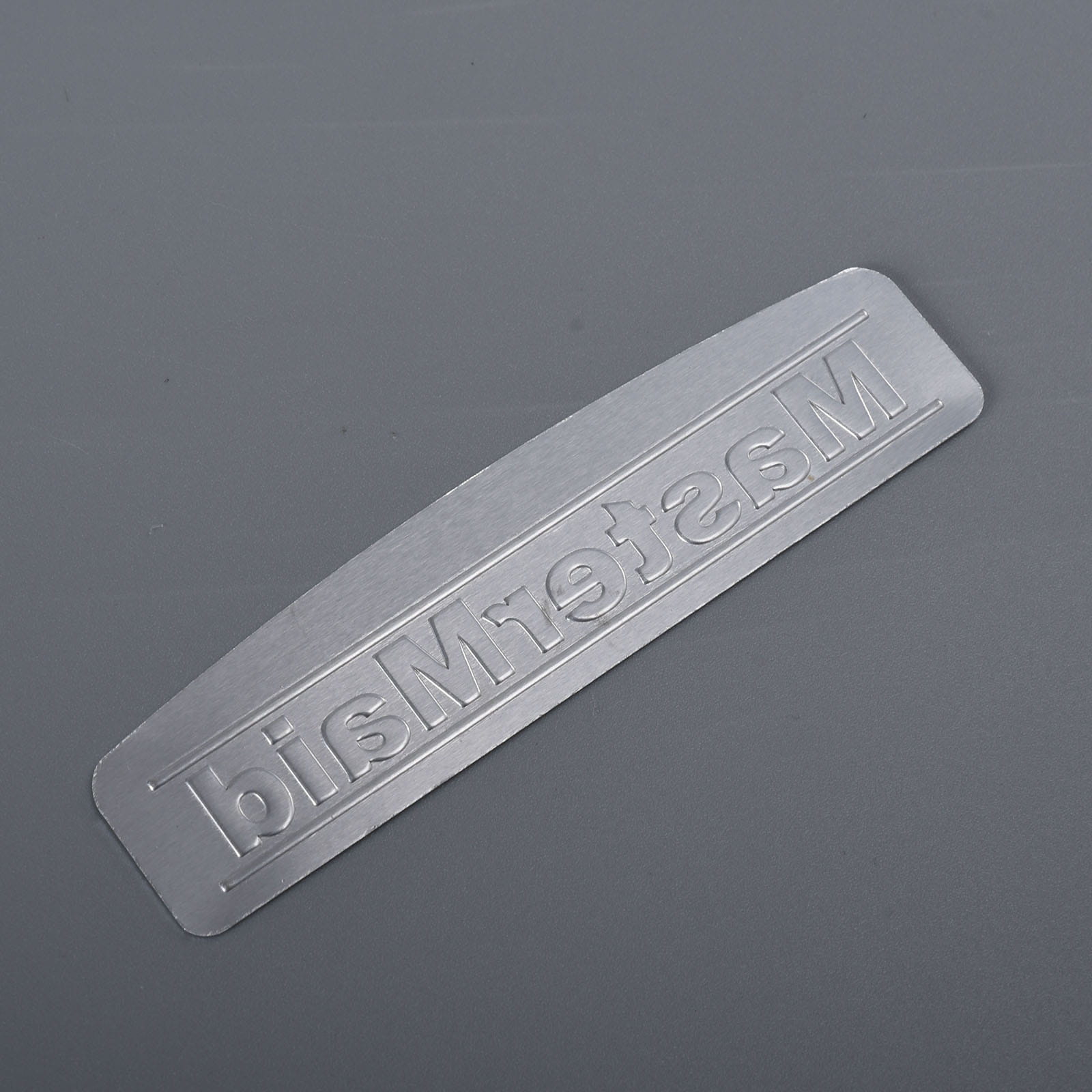 Etykieta z logo ze srebrnej szczotkowanej blachy aluminiowej