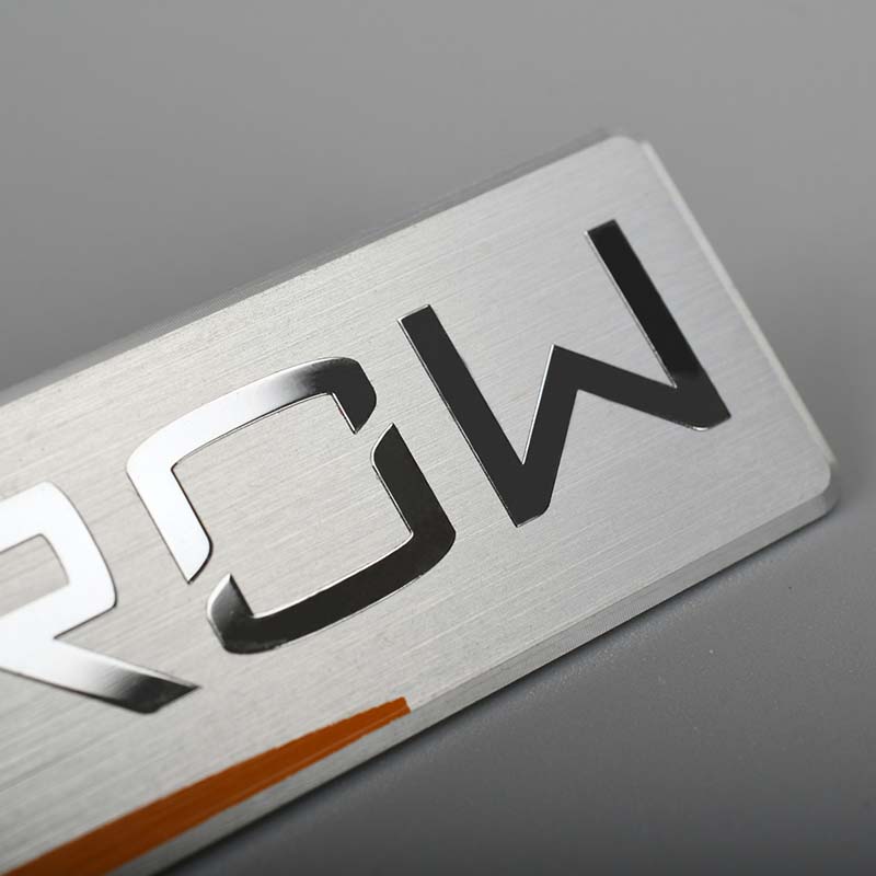 Wytrawiona aluminiowa tabliczka z logo