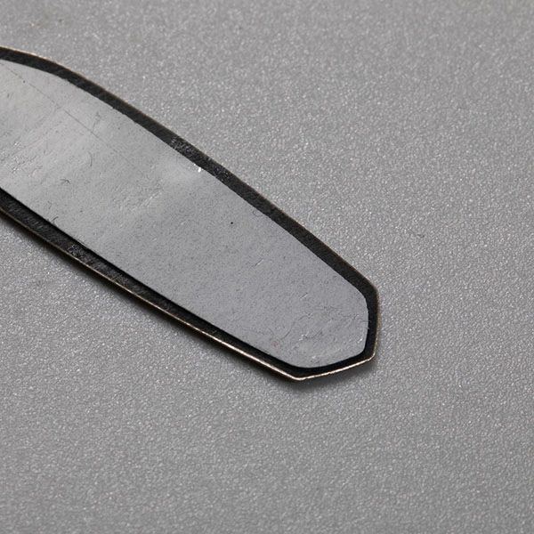 Metalowa etykieta z logo 3D