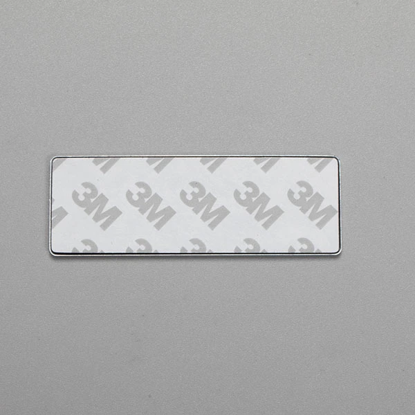 Aluminiowa naklejka z logo