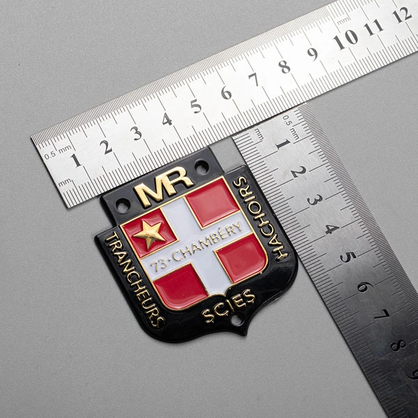 Naklejka z logo 3D z niklu i metalu
