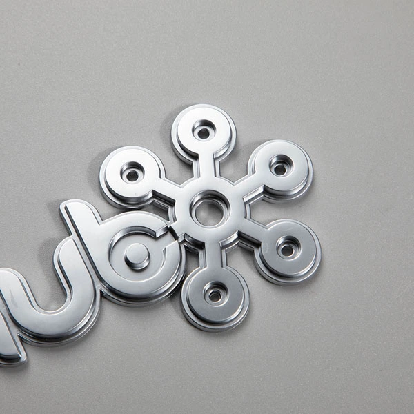 Etykieta ABS z logo Chrome