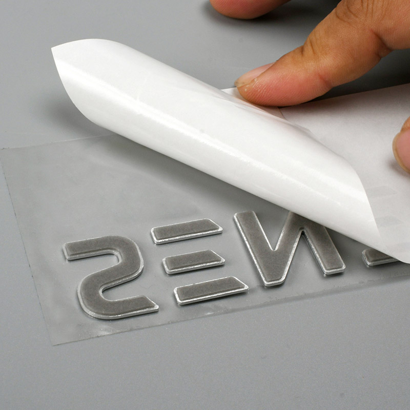 Grawerowane logo w metalu