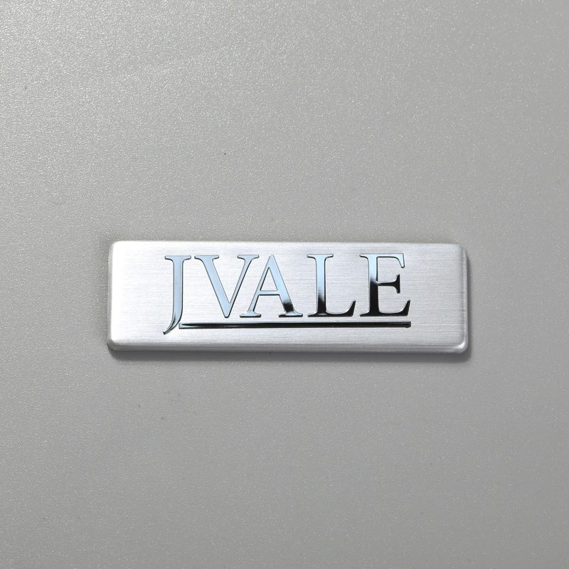 Aluminiowe naklejki z logo marki na sprzęt
