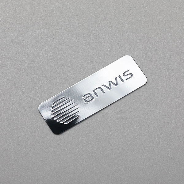 Etykiety z metalowymi literami