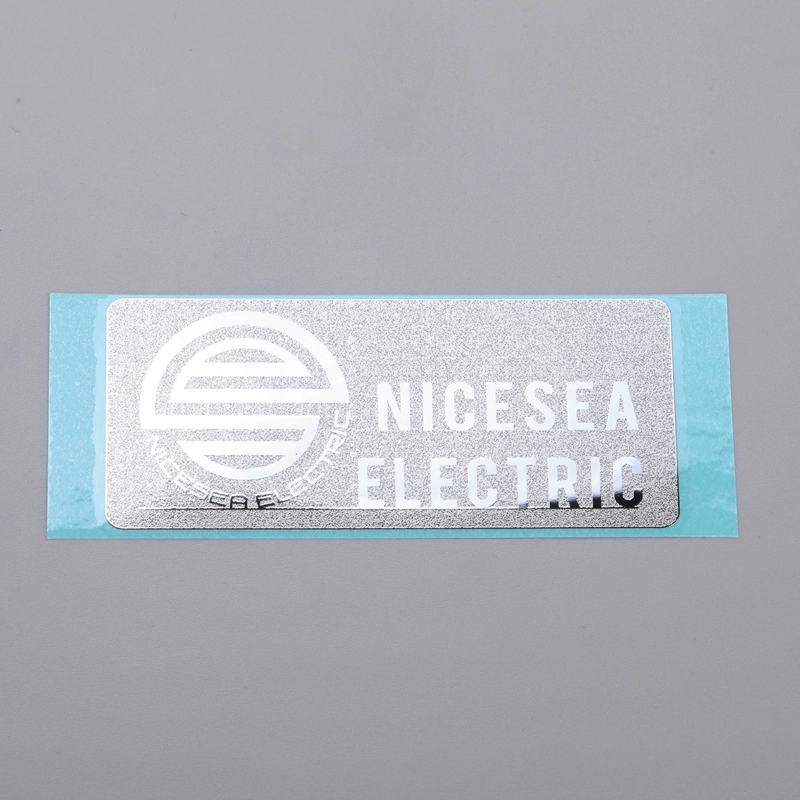Chromowana srebrna naklejka z logo Niklowa etykieta z klejem 3M